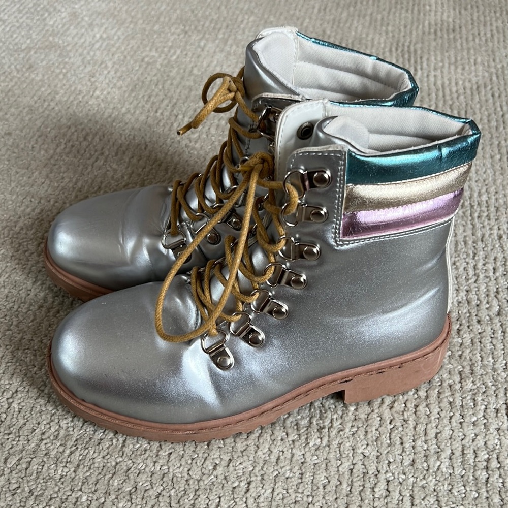 Girls boots
